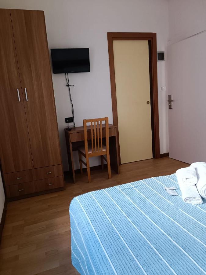 Hotel Villa Elisa Rimini Kültér fotó
