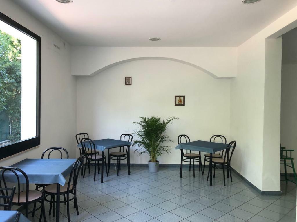 Hotel Villa Elisa Rimini Kültér fotó