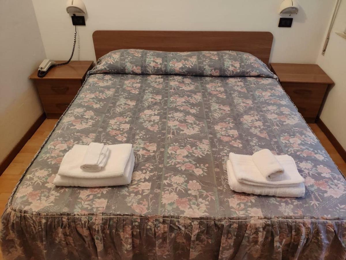Hotel Villa Elisa Rimini Kültér fotó